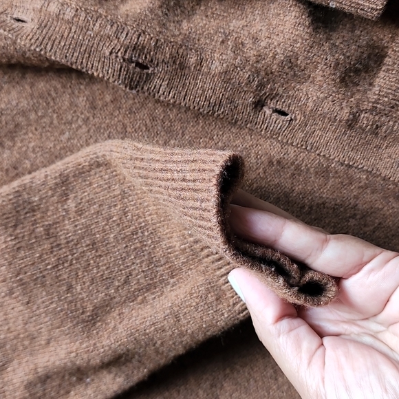 Black and Brown Like New Wool Sweater. - Picture 11 of 13